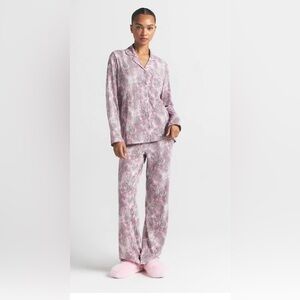 SKIMS LONG SLEEVE BUTTON UP SET, brand new size large